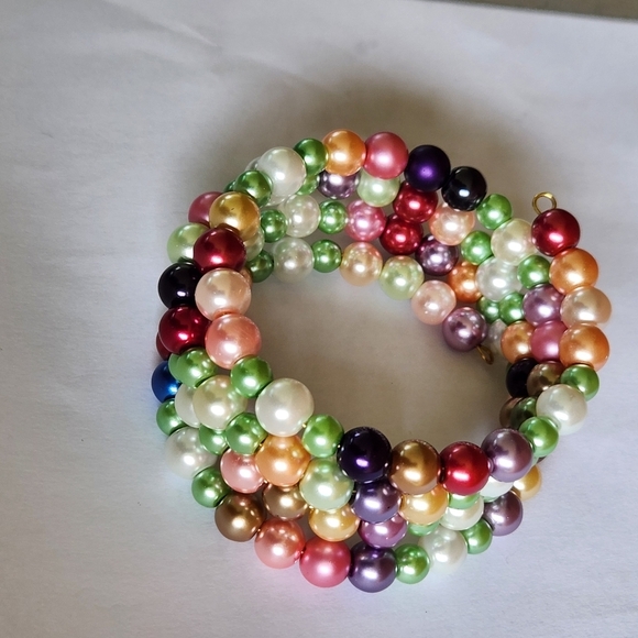 Hand Crafted Multicolor Pearl Memory Wire Wrap Beaded Bracelet - Picture 5 of 7